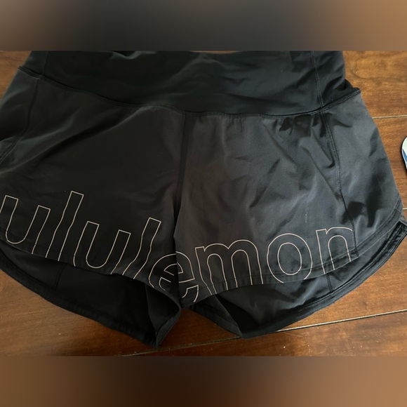 Speed Up Mid-Rise Lined Short 4"
Graphic size 6 - Picture 3 of 6